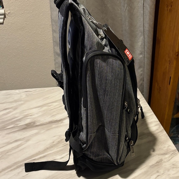 OGIO Charcoal Striped Men's Backpack - Picture 3 of 12